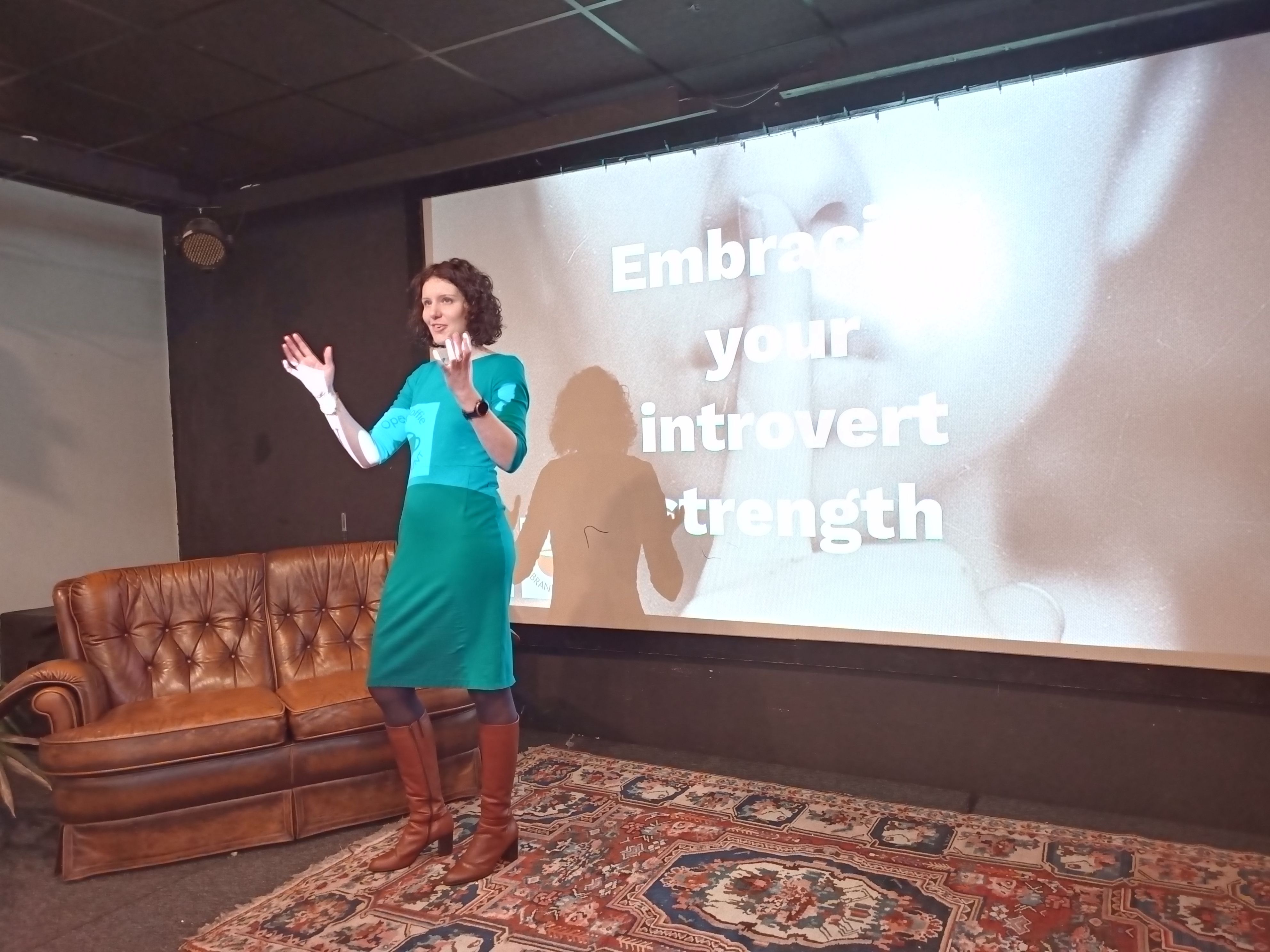 Karolien Koolhof on stage about introverted strength