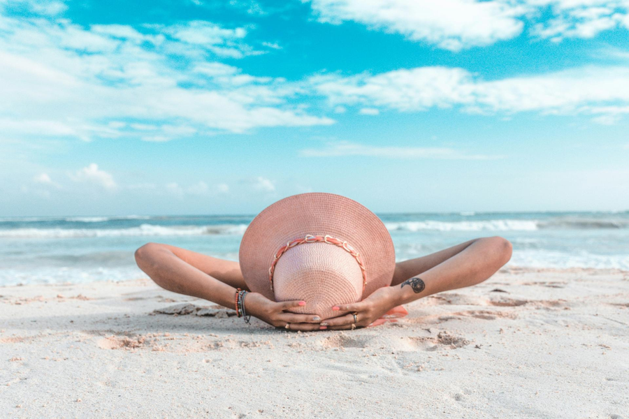 Waarom introverten juist floreren in de stilte van de zomer
