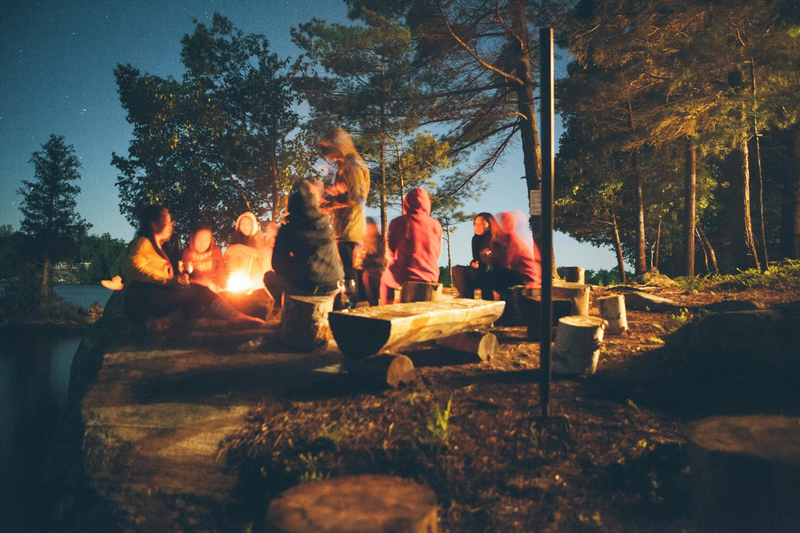Smalltalk op de camping: een survivalgids voor introverten